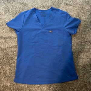 Figs 1 pocket scrub top